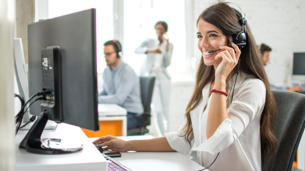 Marketing, vendas e atendimento: o alinhamento que define quem lucra e quem apenas gasta